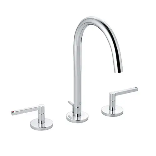 Waschtischarmatur in verchromtem Finish von Kludi, bestehend aus einem hohen Auslauf und zwei separaten Hebelmischern für kaltes und warmes Wasser.